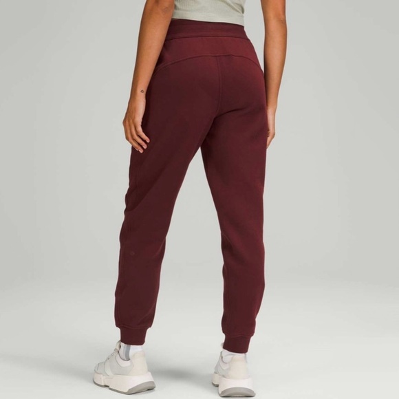 Lululemon Scuba High-Rise Jogger *Fleece 28" in Red Merlot - Picture 2 of 9